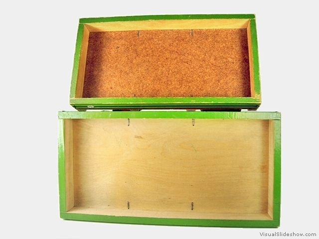 4c kleiner Anhaenger mit Presspappe grosser mit Sperrholzboden im Vergleich