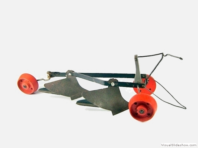 7c kleiner 2 Schar Pflug Holz und Blech  VEP 4 DM
