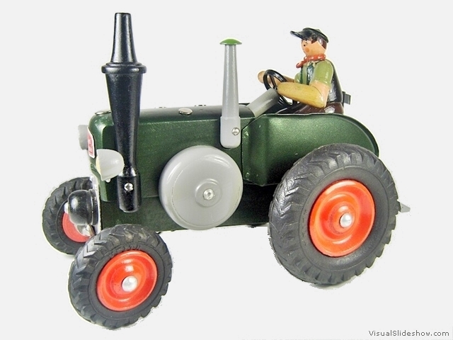 3a grosser dunkler Bulldog mit breiteren Reifen auf den originalen Berger Holzfelgen 