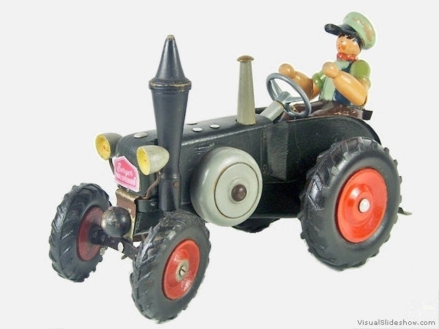 5a kleiner alter dunkler Bulldog mit duenner Auspuffspitze