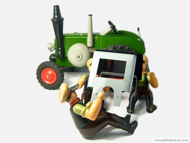 2c grosser Bulldog wird mit Dach versehen