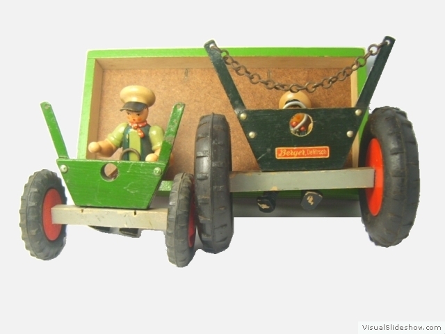 3b kleiner und grosser Langholzwagen mit Holzfelgen im Vergleich