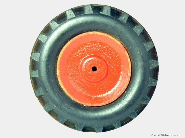 4d Hinterrad mit Holzfelge fuer den grossen Bulldog