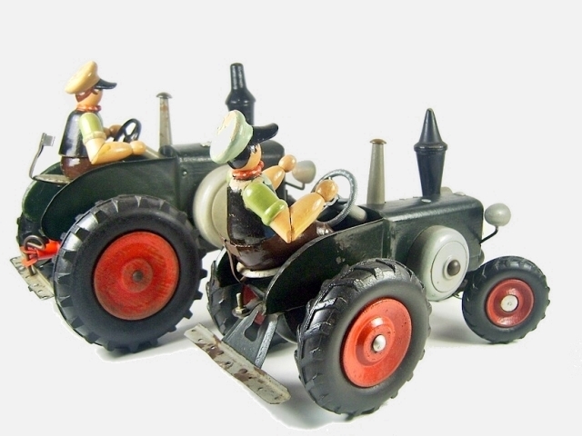 2c  kleiner und grosser Bulldog im Vergleich